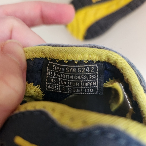 Toddler’s Teva Velcro Sandals Size 4 & 5 - Picture 2 of 7